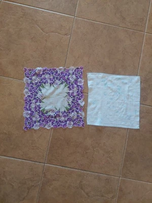 2 pañuelos florales de lino de colección 1 con orquídeas púrpuras 1 con peonías azules 14"x14 Foto 1 de 4