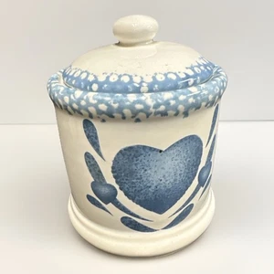 Piccolo contenitore vintage in ceramica country cuore blu con coperchio alto 6" - Foto 1 di 11