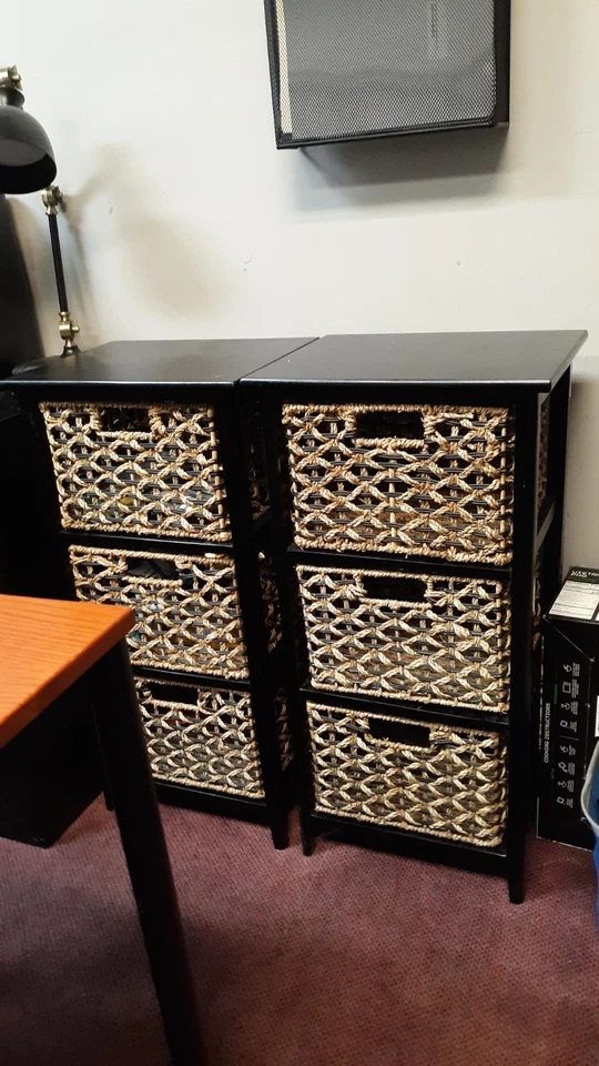 (2) Armarios de almacenamiento de mimbre de tres cajones 2 gabinetes 6 cajones tocador caja abierta Foto 1 de 4