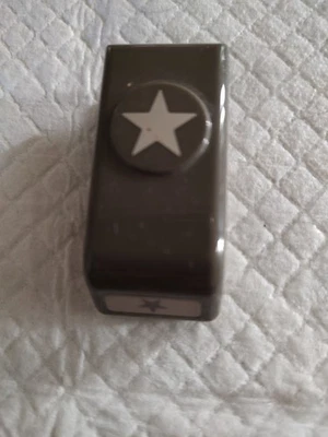 Stampin' Up! Paper Punch Small Star 1/2" - Image 1 of 4