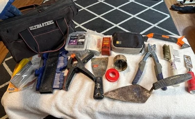 TOOL & ACCESSORIES LOT WITH RANDOM ITEMS, 15 PIECES PLUS ULTRA STEEL TOOL BAG - Image 1 of 4