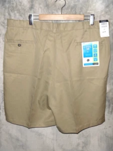 NWT  MENS HAGGAR PERFORMANCE WEAR COOL 18 SHORTS  SIZE 42 W  ... WOW!!! - Picture 1 of 6