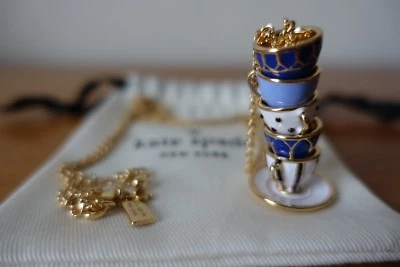 COLLAR LARGO COLGANTE TAZAS TÉ KATE SPADE. NUEVO Foto 1 de 4