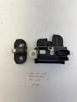 Volkswagen Jetta Sportwagen 2010-2014 cierre de maletero trasero OEM. Foto 1 de 4