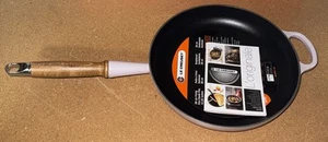 LE CREUSET #26 Cast Iron Lavender Enamel Wood Handle Skillet Fry Pan 10.25” - Picture 1 of 7