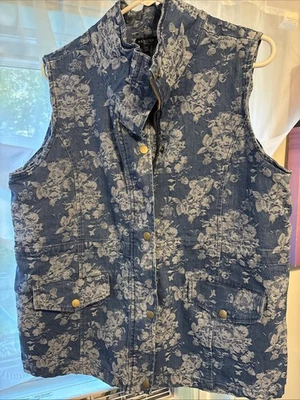 Женский джинсовый жилет Hannah PXL с молнией и защелками карманами с цветочным узором - Изображение 1 из 4