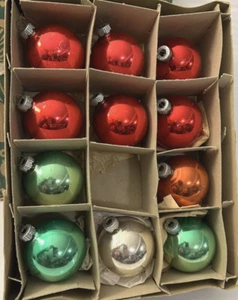 11 VINTAGE Shiny Brite 2.25" Glass Christmas Tree Ball Ornaments in Beat up Box - Picture 1 of 15