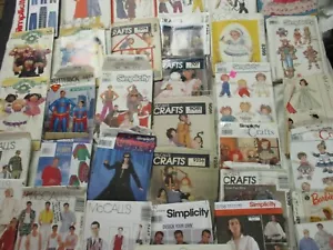 Lote Mixto Vintage de 34 Patrones de Costura Parche de Col, Barbie, Artesanía, Adulto - Imagen 1 de 11