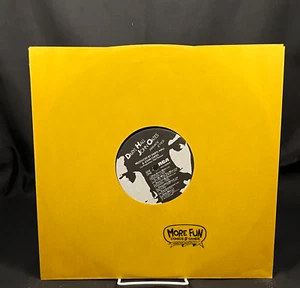 Daryl Hall John Oates Private Eyes Used Vinyl Record Loose In Yellow Sleeve - Bild 1 von 2