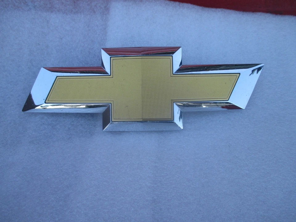 Emblema de parrilla delantera Chevy Colorado 2015 2016 2017 2018 usado Foto 1 de 4