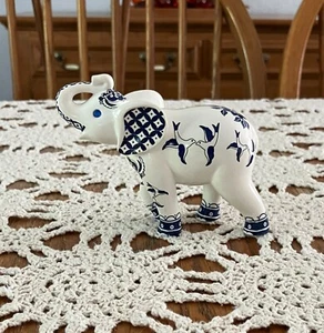 The Hamilton Collection Hamilton Parade Blue Willow Elefant Figur - Bild 1 von 7