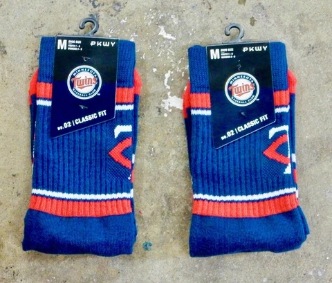 Minnesota Twins 2 Pack Gift Socks Medium Men Stripe Crew Tribal Navy Blue Red Cover