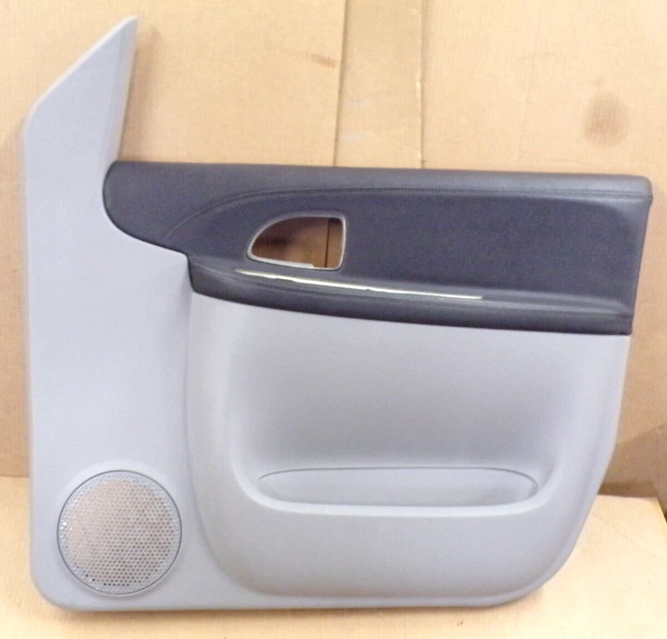 Panel de puerta Saturn Relay 2005 (delantero del pasajero) Chevy Uplander 2005-2007 Foto 1 de 3