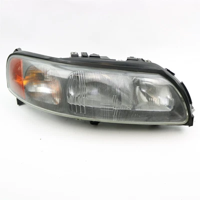 Conjunto de faros halógenos derechos Volvo OEM 8693564 para V70 XC70 2001-2004 Foto 1 de 4