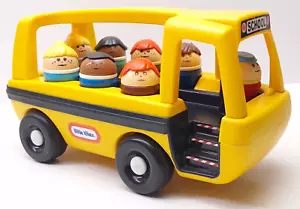 Autobus scolaire vintage Little Tikes avec neuf petites personnes chauffeur de bus et étudiants - Photo 1 sur 13