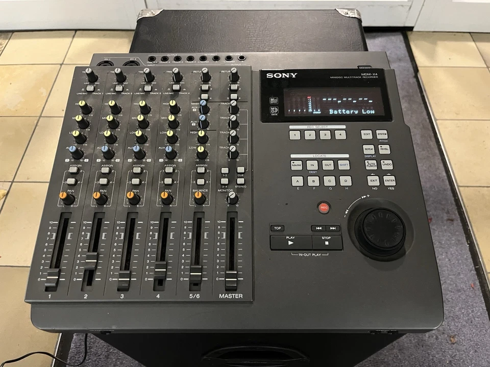 SONY MDM-X4 Minidisc Multitrack Recorder - Bild 1 von 4