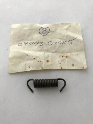 НОВЫЙ ИЗ СТАРЫХ ЗАПАСОВ SUZUKI 09443-07025 - ПРУЖИНА - Изображение 1 из 3