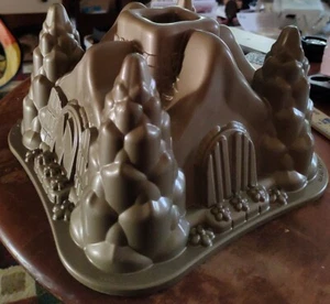 Nordic Ware Hansel and Gretel Bundt Cake Pan Williams Sonoma Holds 10 Cups USA - Picture 1 of 11