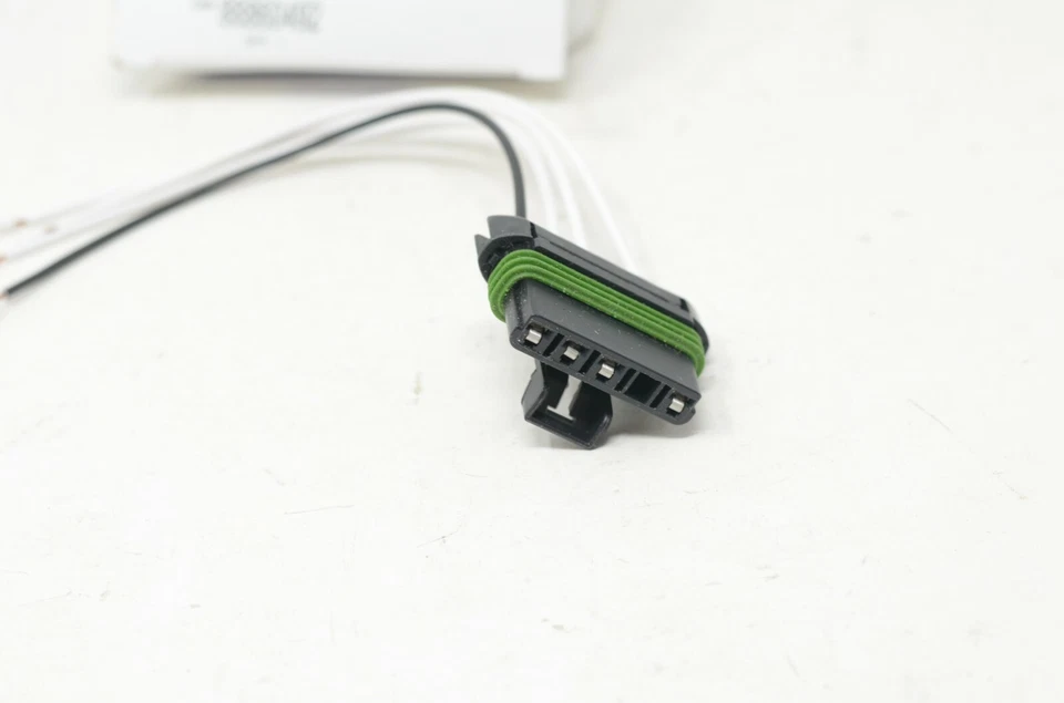 Tail Light Connector fits 1996-1999 Oldsmobile Bravada  ACDELCO PROFESSIONAL - Image 1 of 4