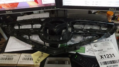 Rejilla OEM para Mazda 3 Assy azul texto negro menos emblema picado Foto 1 de 2