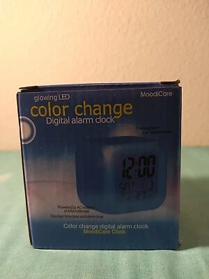 GLOWING LED COLOR CHANGE DIGITAL ALARM MOODICARE HELLO KITTY - Image 1 of 4