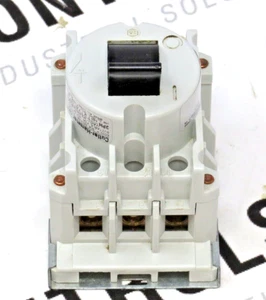 Interruptor de palanca Eaton Cutler-Hammer C362TR30MD 3 polos 30A - Imagen 1 de 4