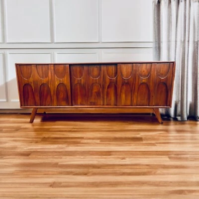 Brasilia Broyhill Inspired Mid Century Modern Credenza 餐具柜 媒体控制台 — 第 1/4 张图片