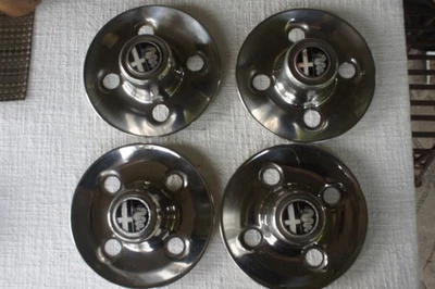 Tapacubos metálicos vintage Alfa Romeo (4) con placa central para chasis 105 y 115 Foto 1 de 4