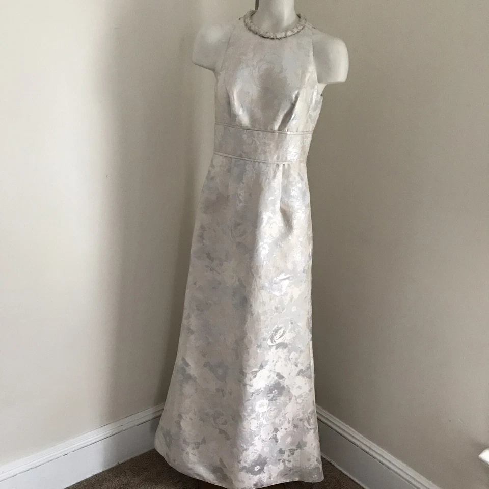 Vestido de Noche Carmen Marc Valvo Cuello Metálico Cuentas Sin Mangas 4 Foto 1 de 4