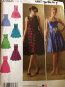 Simplicity Sewing Pattern D0530 / 4070 - Misses' & Miss 6-14 - Picture 1 of 8