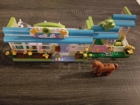 LEGO Friends Heartlake Vet (3188) Complete