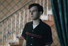 HARRY MELLING signed Autogramm 20x30cm QUEENS GAMBIT in Person autograph HARRY MELLING signed Autogramm 20x30cm QUEENS GAMBIT in Person autograph