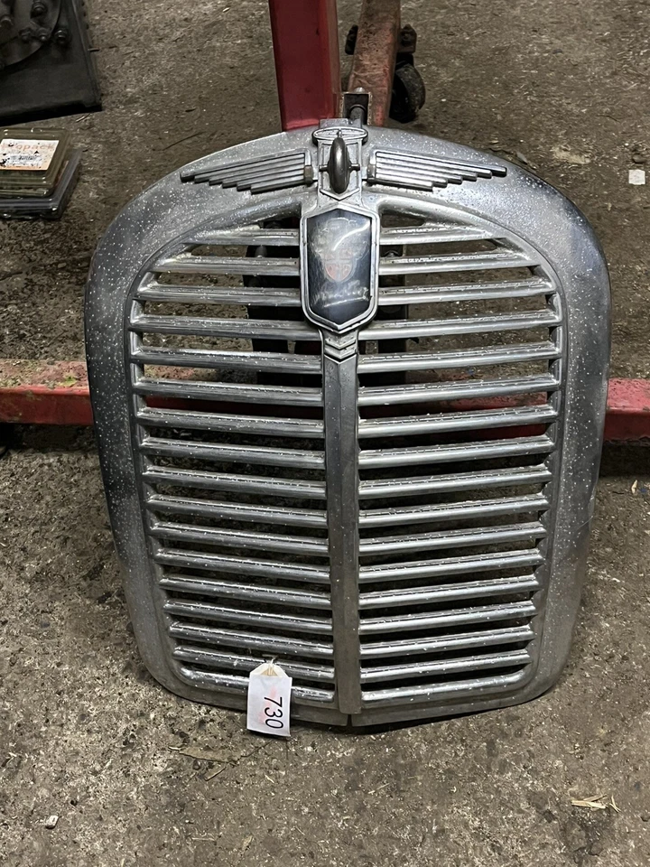 Parrilla usada Austin A40 Somerset A70 Hereford 1950-1954 encurtida pero buena Foto 1 de 2