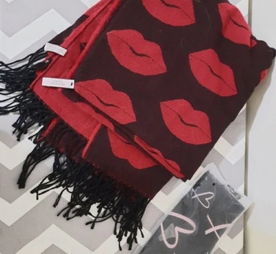Victoria's Secret Nueva Con Etiquetas Manta Tiro Edición Limitada Rojo Negro Labios Flecos Foto 1 de 4