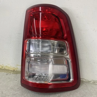 Luz trasera halógena derecha Dodge Ram 2500/3500 2019-2021 OEM  Foto 1 de 4