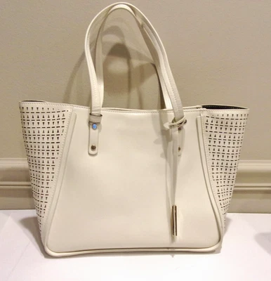 Bolso de hombro Vince Camuto blanco liso y perforado de cuero genuino Foto 1 de 4