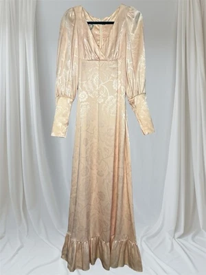 Vestido Gunne Sax Prairie 1970s cetim pêssego I Magnin (falhas menores) gravata XXS 32/29 - Imagem 1 de 4