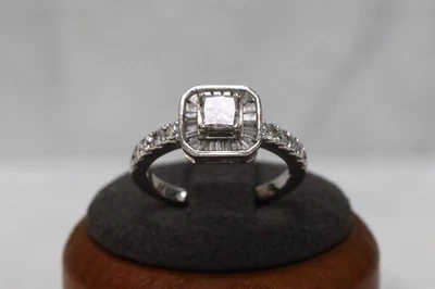 Кольцо с кластером из белого золота 18 карат с бриллиантами - размер L1⁄2 - фирменный знак Великобритании - Изображение 1 из 4