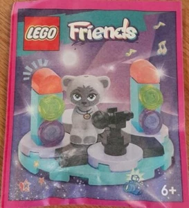 LEGO Friends: Cat (Gertrude) Minifigure on Karaoke Stage Mini Set (21 pcs) - Picture 1 of 4