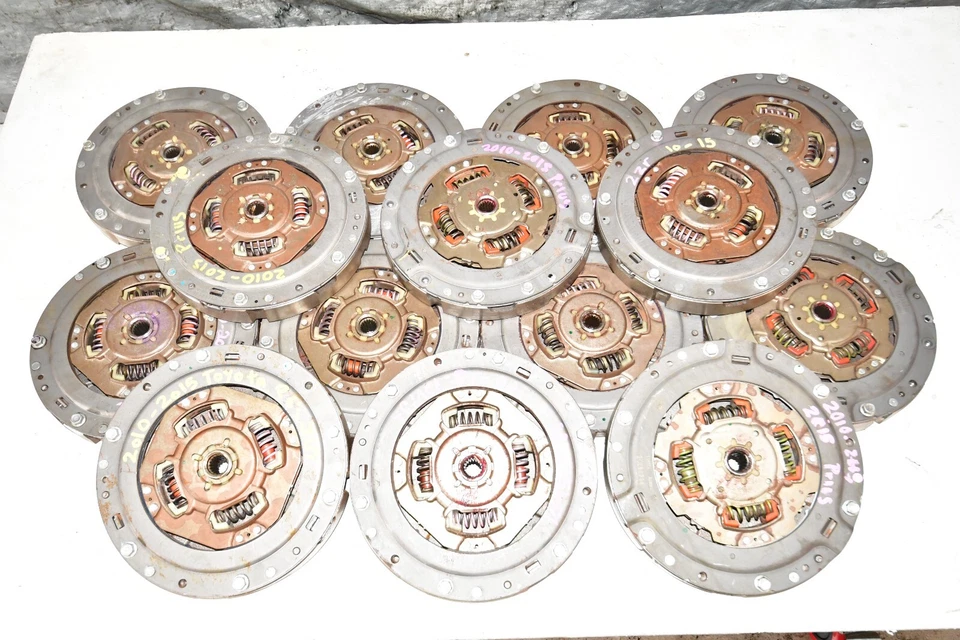 JDM 2010-2015 Toyota Prius Prius V CT200h 2ZRFXE 1,8 л гибридное сцепление и маховик - Изображение 1 из 3