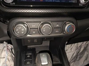 KICKS 2024 Temperature Control 408723 - Picture 1 of 14