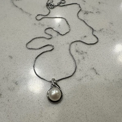 Women's 14kt Gold & Silver 925 Pendant With Pearl And Diamonds Necklace 18” - Image 1 of 4