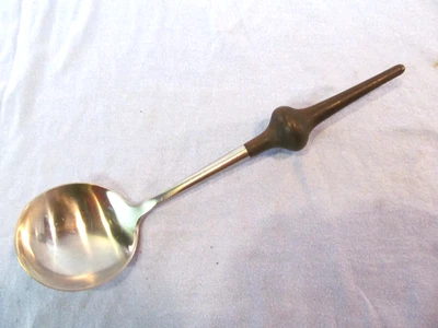 CUCHARA PARA SERVIR MANGO DE TECA NORUEGA DISEÑO DANSK 8 1/2" Foto 1 de 2