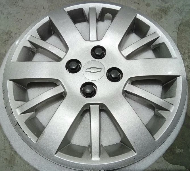2009-2010 Chevrolet Cobalt 3285 tampa de roda 15" calota 12 raios prata 9598604 - Imagem 1 de 4