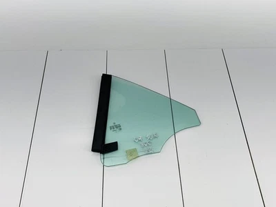 09-11 MERCEDES BENZ SLK300 R171 ЗАДНЯЯ ПРАВАЯ СТОРОНА ЧЕТВЕРТЬ СТЕКЛА OEM - Изображение 1 из 4