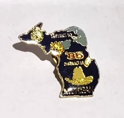 Lions Club International значок на лацкан MICHIGAN район 10 и 11 ковбойская шляпа 1985 1" - Изображение 1 из 2