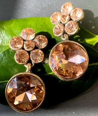 Vintage Glass Crystal Earrings Estate Jewelry Pre-Owned Flower Dangle - Image 1 of 4