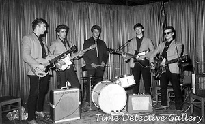 The Beatles im Indra Club, St. Pauli, Hamburg, Deutschland - Vintage Fotodruck - Bild 1 von 1