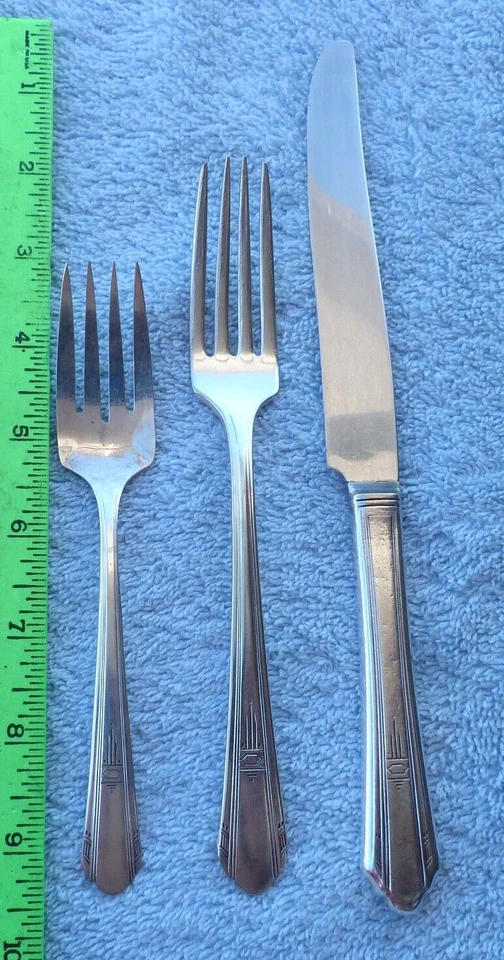 Wm. A. Rogers Oneida Ltd. Silverplate PARAMOUNT pattern 3 Piece place setting - Image 1 of 2