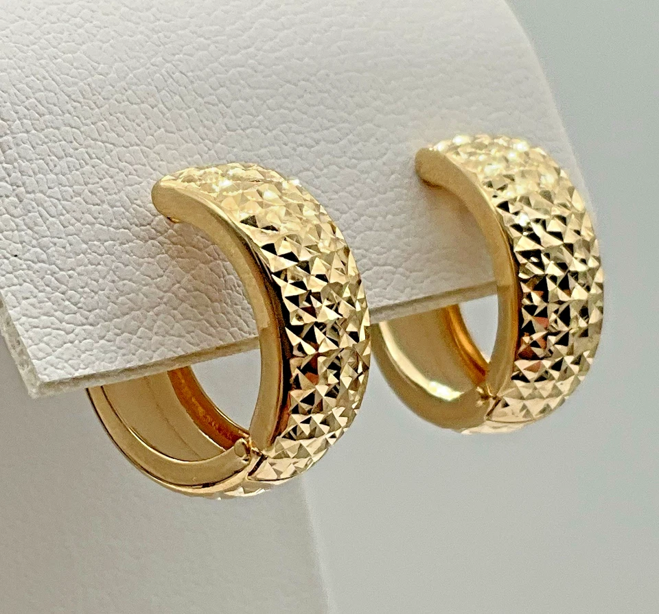 14k Yellow Gold Diamond Cut Huggie Hoop Earrings — 第 1/1 张图片